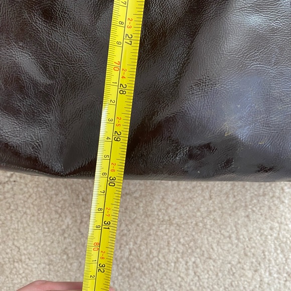 Large coach utility bag brown. Patent leather . - Picture 8 of 12